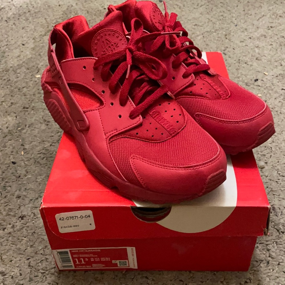 Mens red Nike Air Huaraches size 11.5